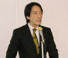 国内普及の現状について報告する武藤委員長