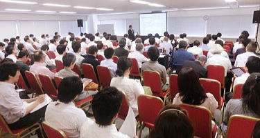 満席となった基調講演の様子