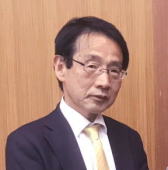 井原亮二氏